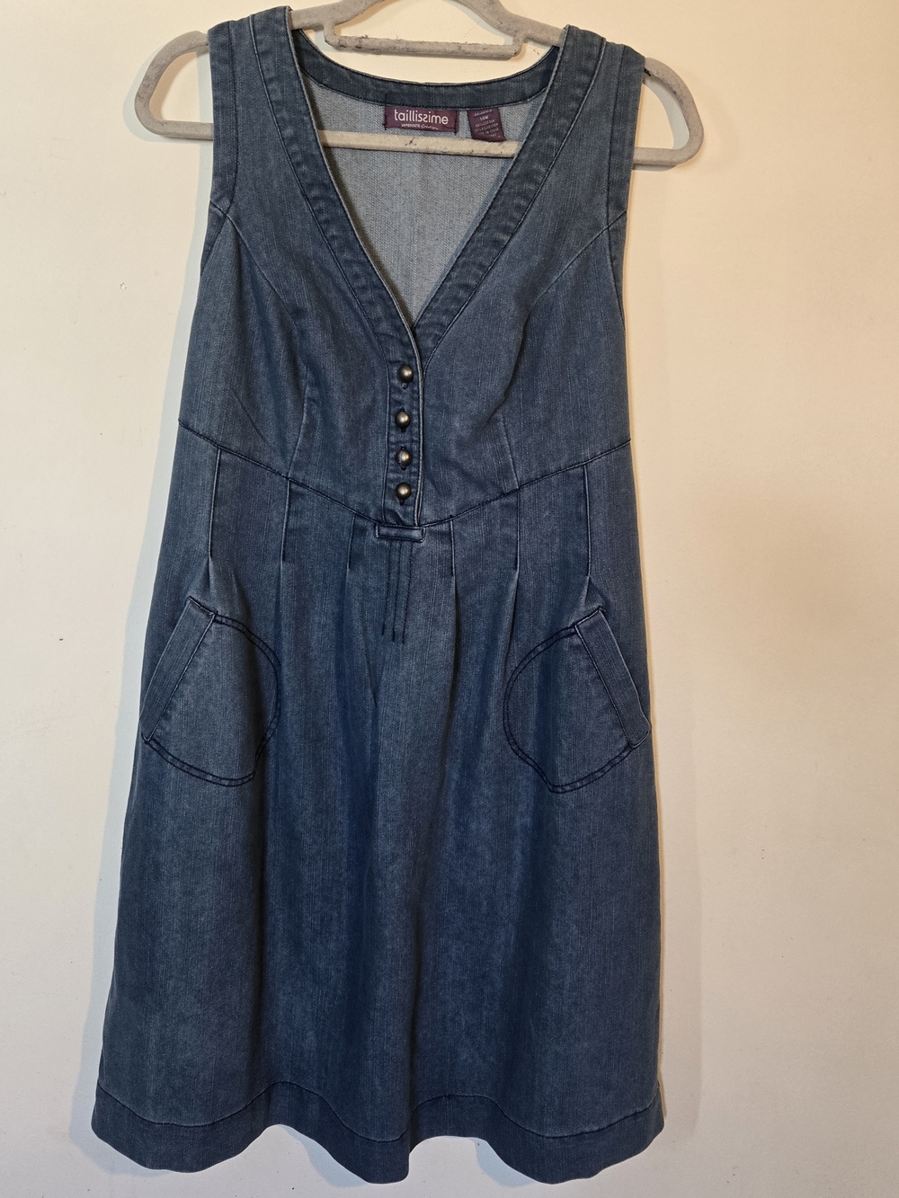 Denim Button-Front Jumper Dress in Medium Wash Tie Back 90s Style Midi Classic
